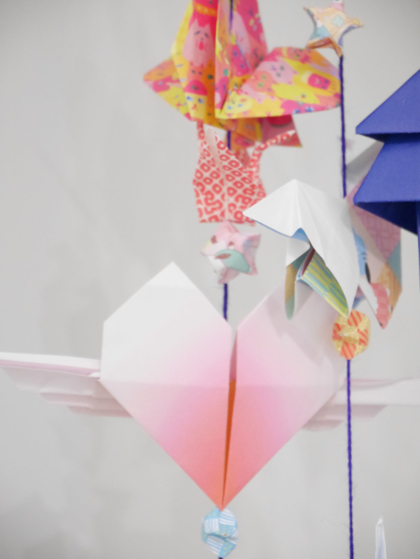 [The Floating Gallery] Handmade Paper mobile - Origami Backdrop